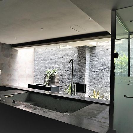 Her Home Spa Motel Синьин Экстерьер фото