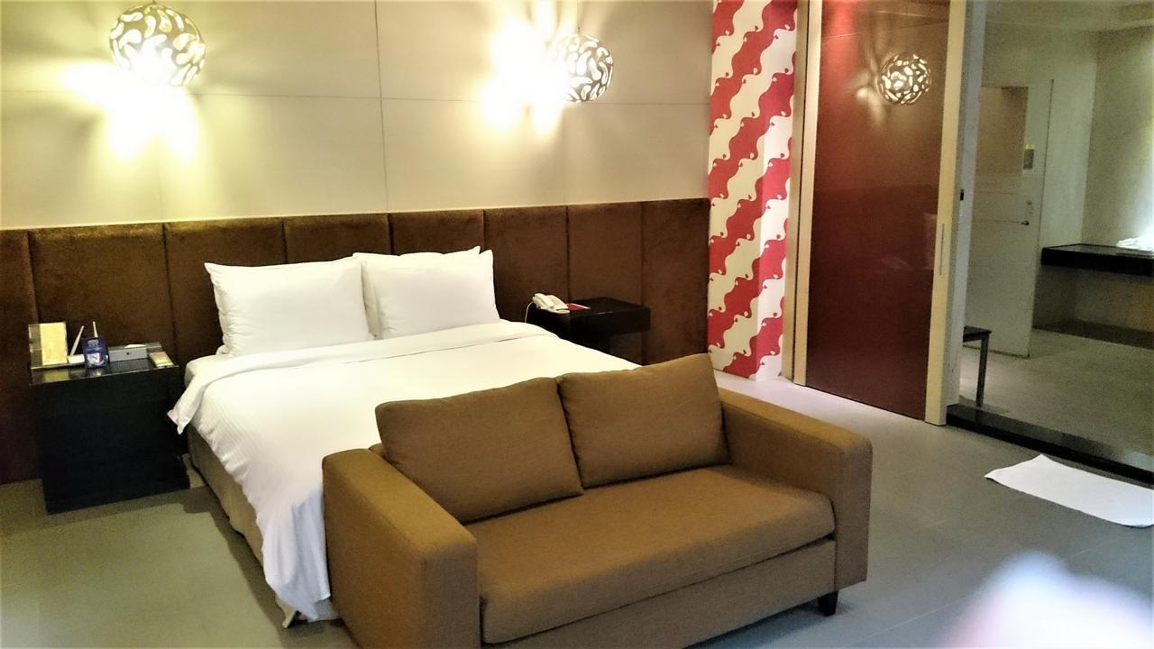 Her Home Spa Motel Синьин Экстерьер фото