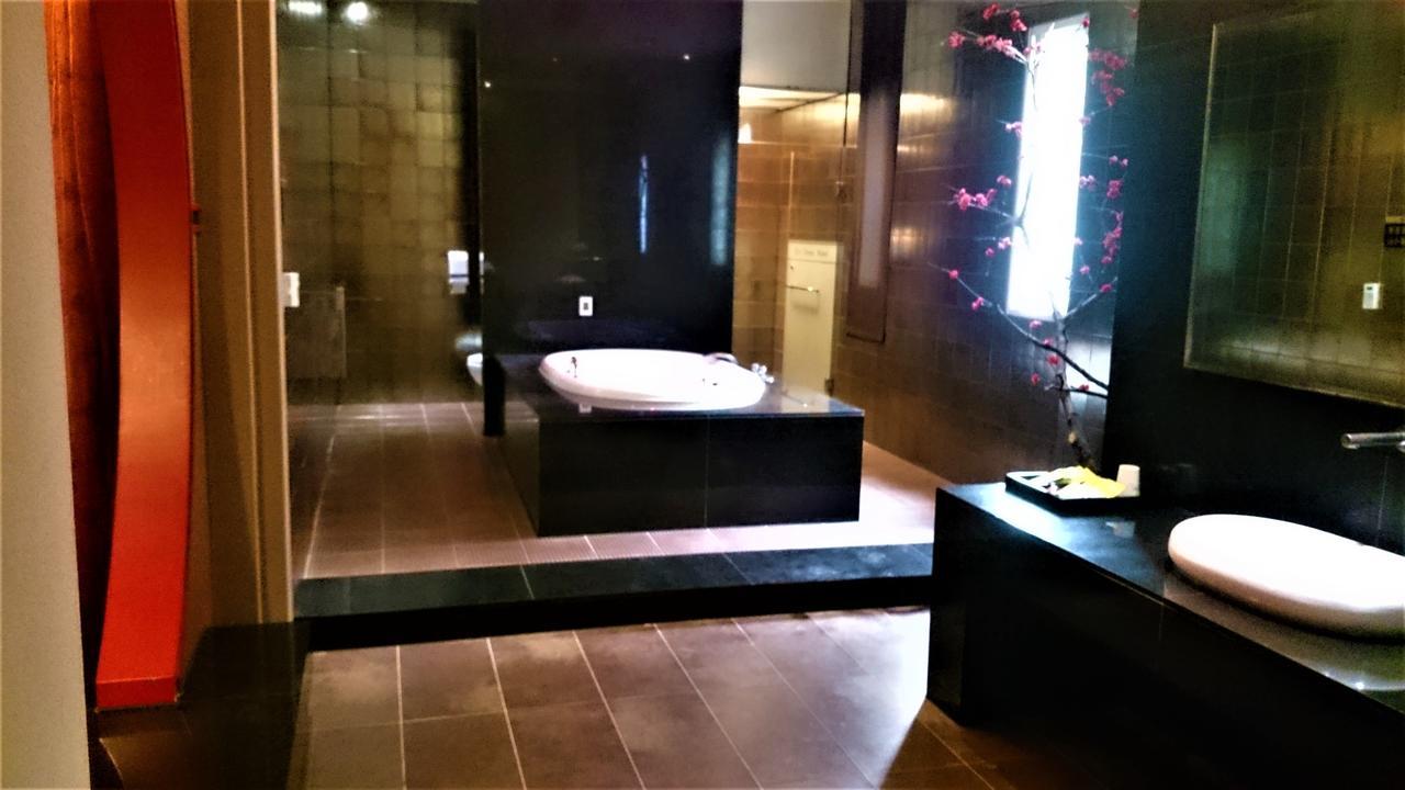 Her Home Spa Motel Синьин Экстерьер фото