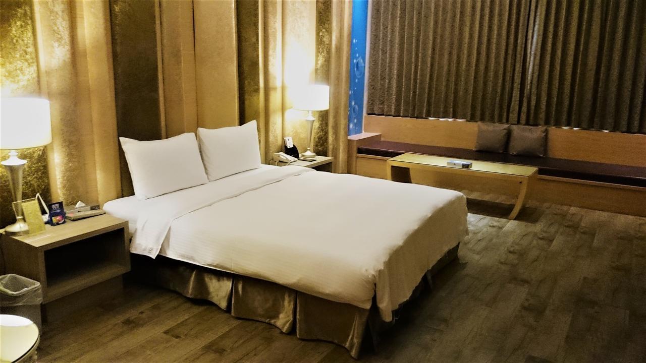 Her Home Spa Motel Синьин Экстерьер фото