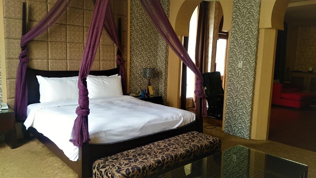Her Home Spa Motel Синьин Экстерьер фото
