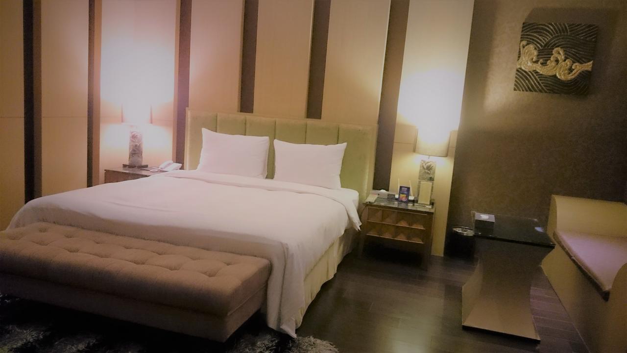 Her Home Spa Motel Синьин Экстерьер фото