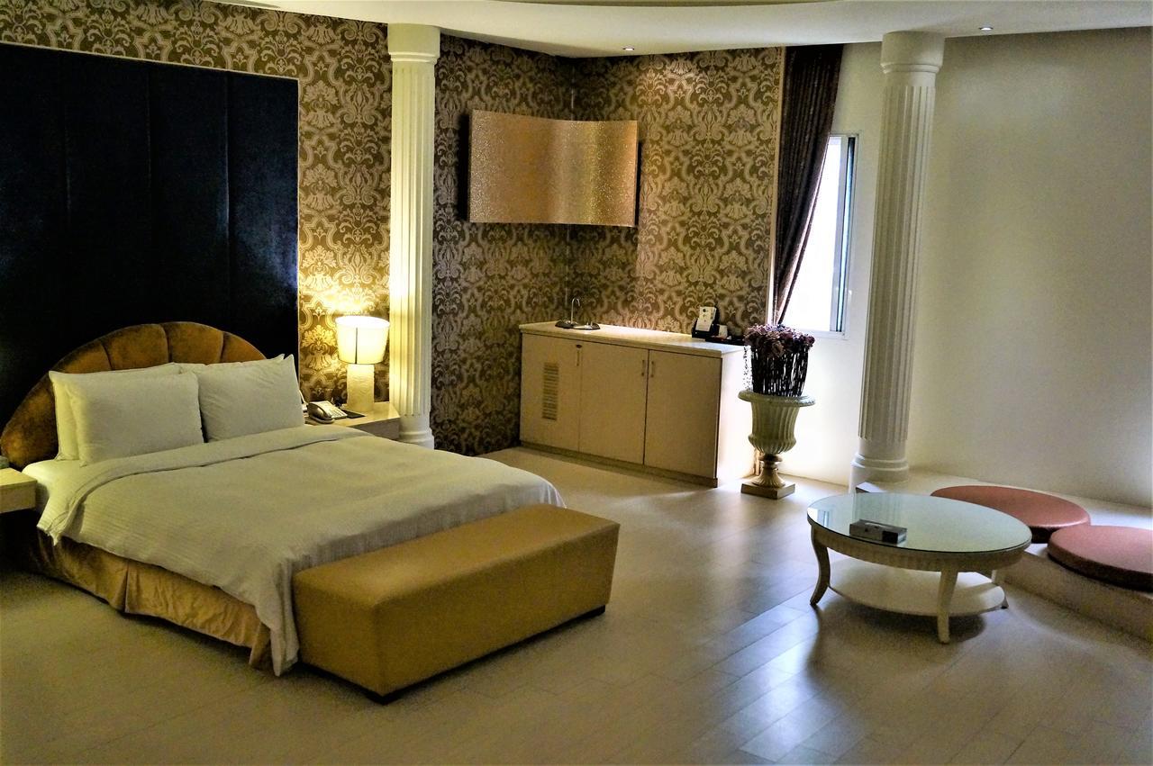 Her Home Spa Motel Синьин Экстерьер фото