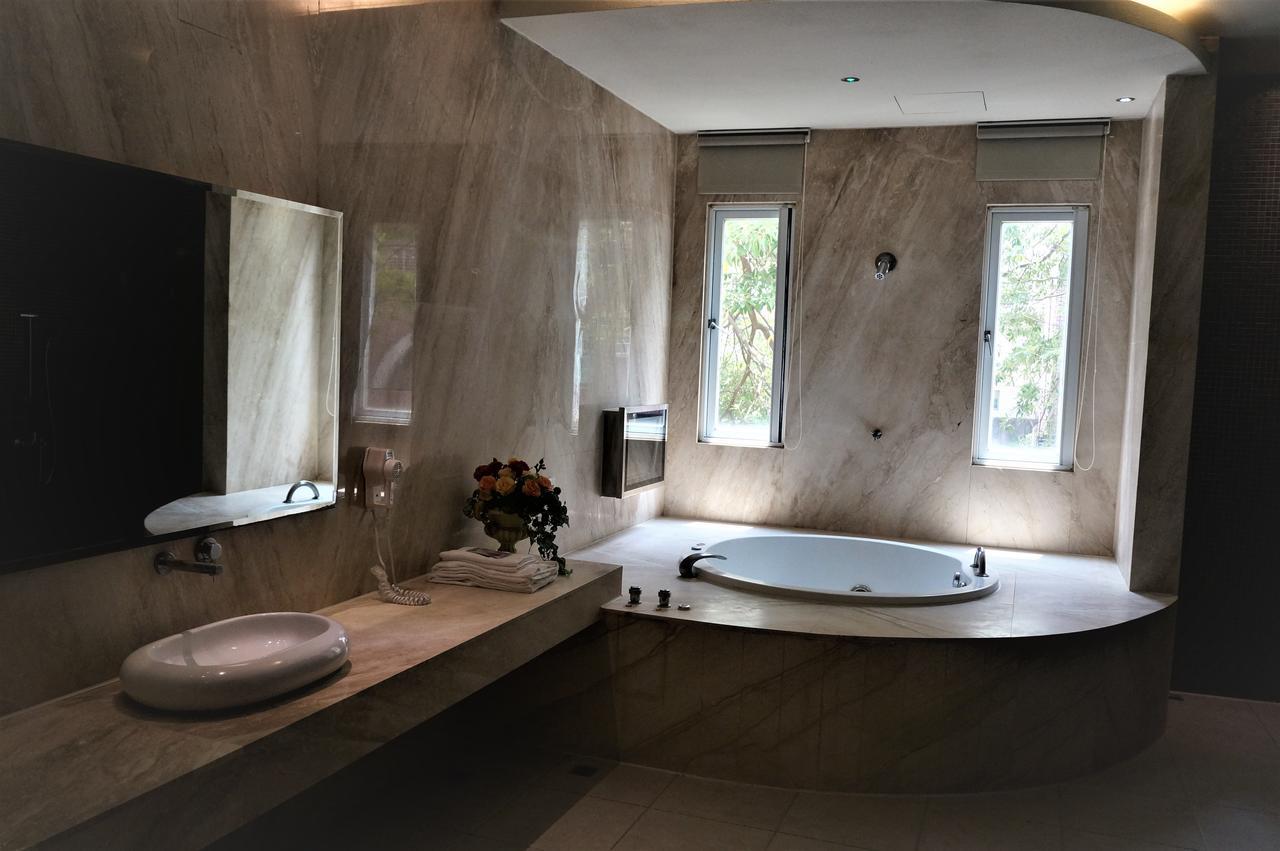 Her Home Spa Motel Синьин Экстерьер фото
